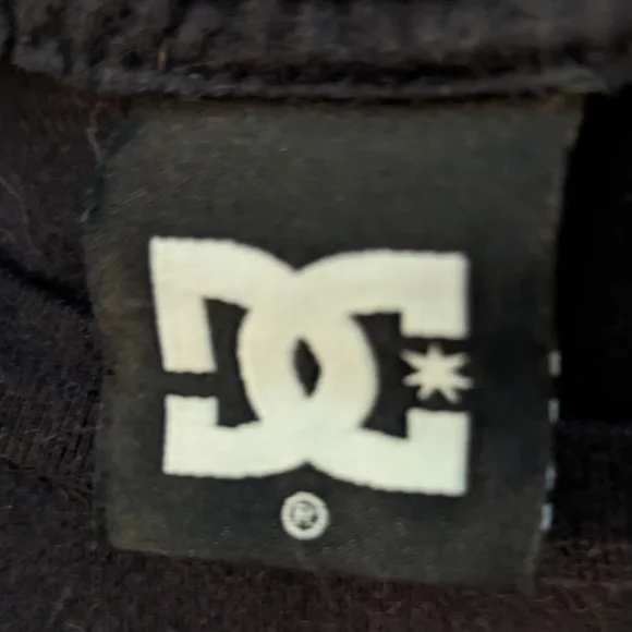 Sold DC size S but have  in a Medium. In closet  women's baby tee shirt black - Picture 2 of 3